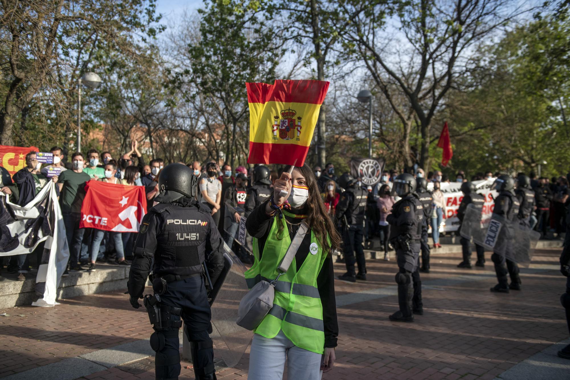 Mitín de Vox en Vallecas y carga policial - 13